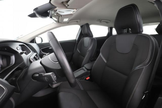 Volvo V40 image 2