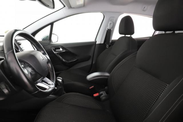 Peugeot 208 image 1