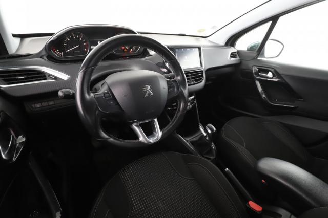 Peugeot 208 image 3