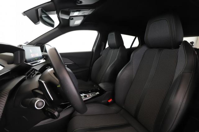 Peugeot 2008 image 1