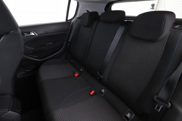 Peugeot 308 image 8