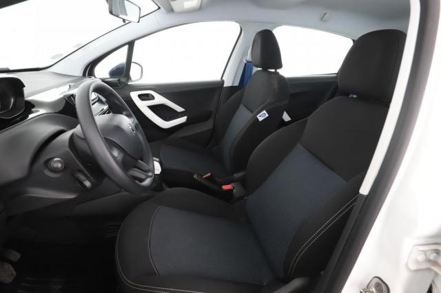 Peugeot 208 image 8