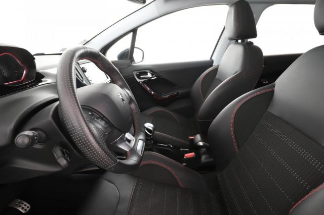 Peugeot 2008 image 8