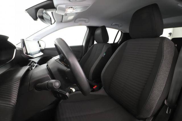 Peugeot 208 image 9