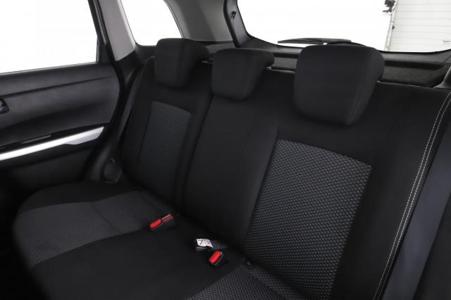 Suzuki Vitara image 6