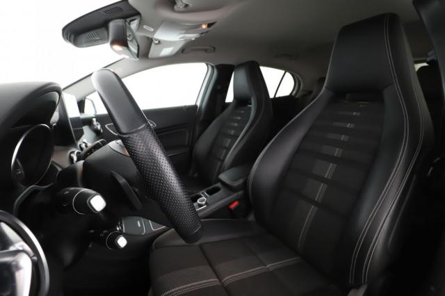 Mercedes Benz Gla image 9