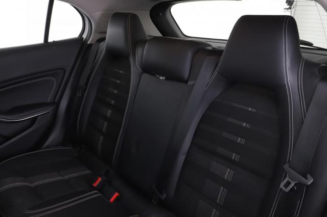 Mercedes Benz Gla image 5