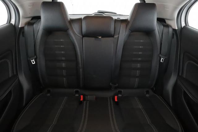 Mercedes Benz Gla image 1