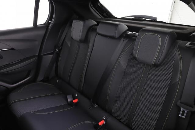 Peugeot 208 image 9