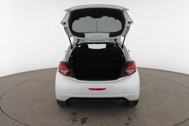 Peugeot 208 image 2