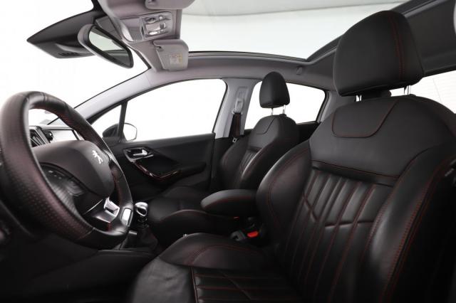 Peugeot 208 image 1