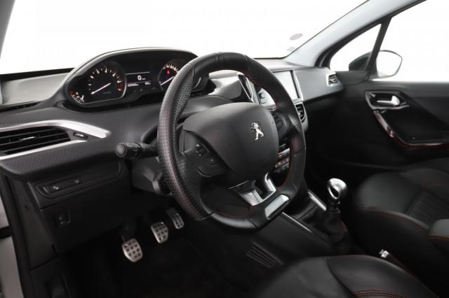 Peugeot 208 image 9