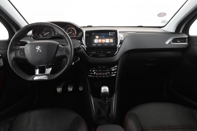Peugeot 208 image 8