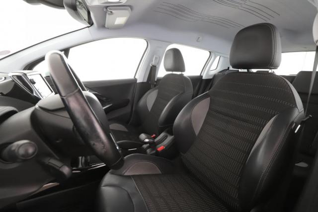 Peugeot 2008 image 9