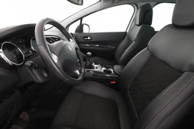 Peugeot 3008 image 3