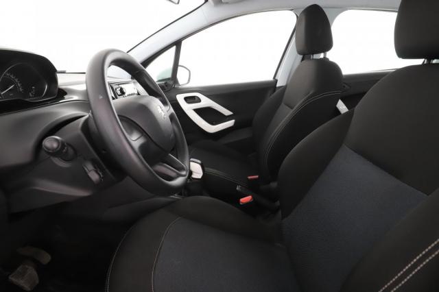 Peugeot 208 image 3