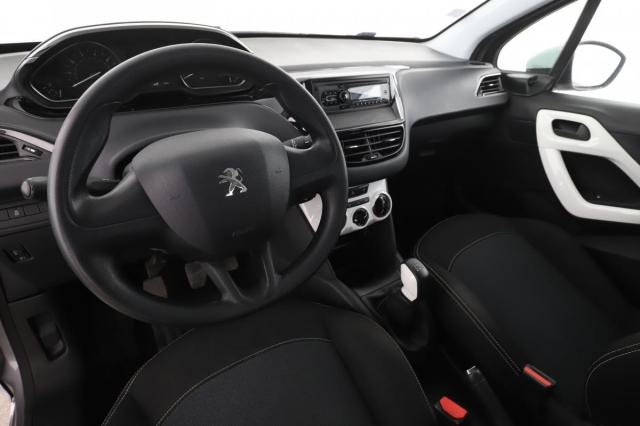 Peugeot 208 image 1