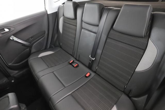 Peugeot 2008 image 3