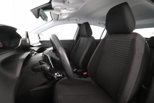 Peugeot 208 image 6