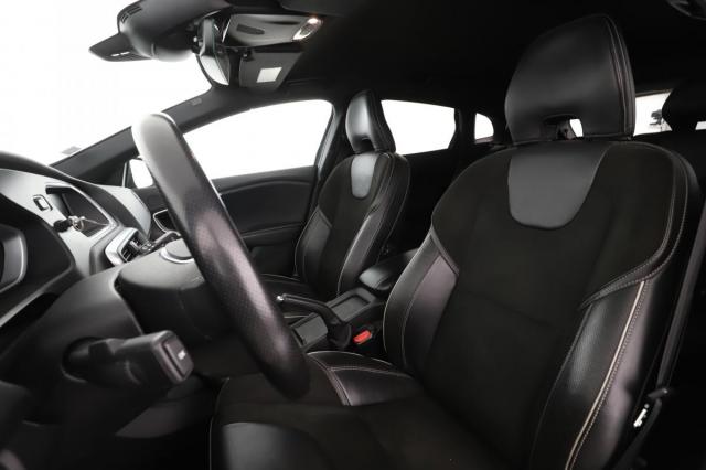 Volvo V40 image 2