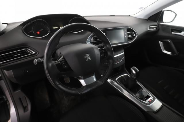 Peugeot 308 image 8