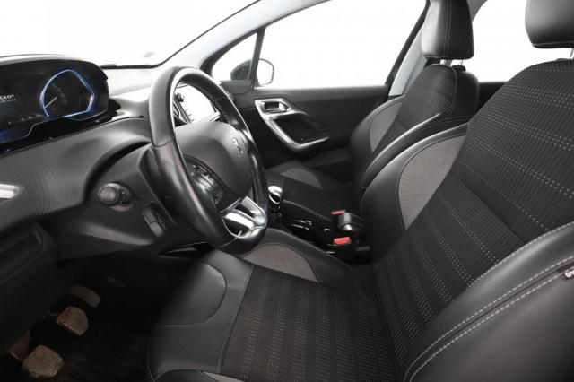 Peugeot 2008 image 8