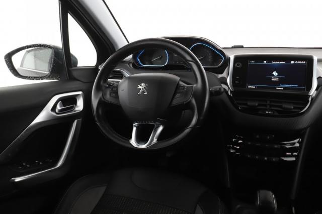 Peugeot 2008 image 8