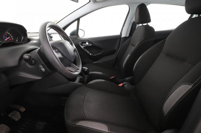 Peugeot 208 image 8