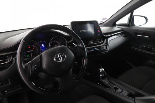 Toyota C-Hr image 6