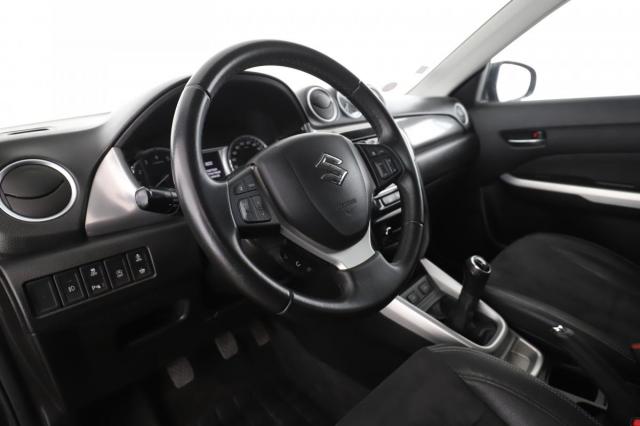 Suzuki Vitara image 9