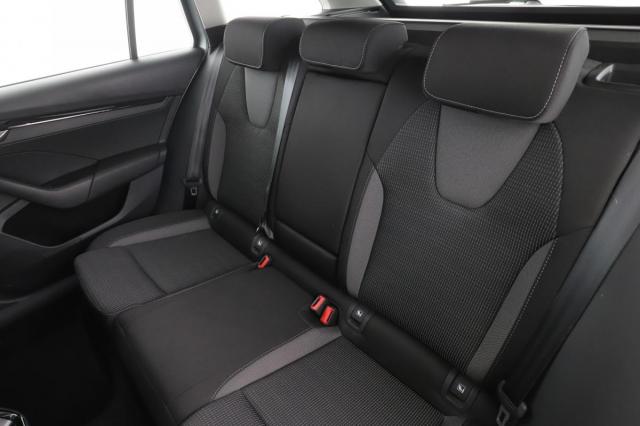 Skoda Octavia image 2