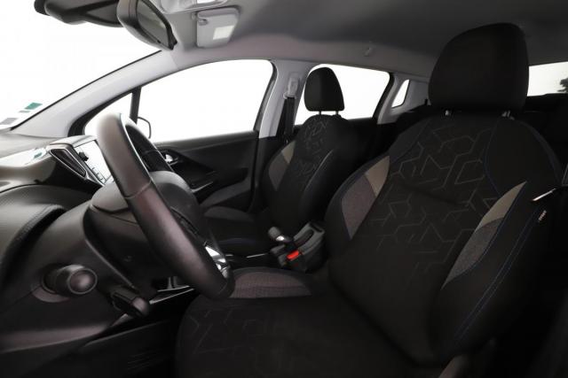 Peugeot 2008 image 2
