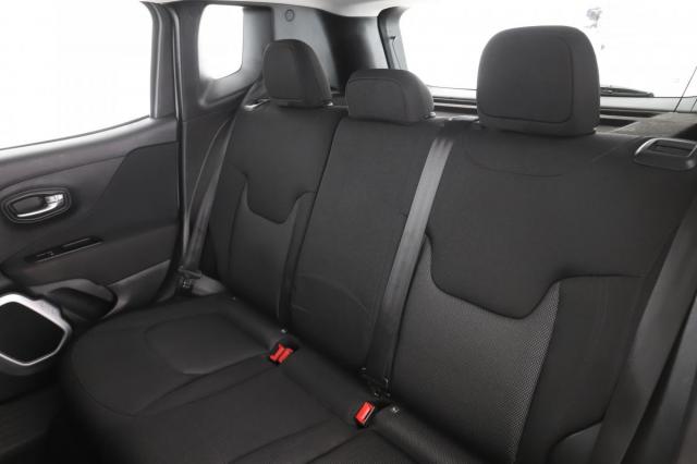 Jeep Renegade image 8