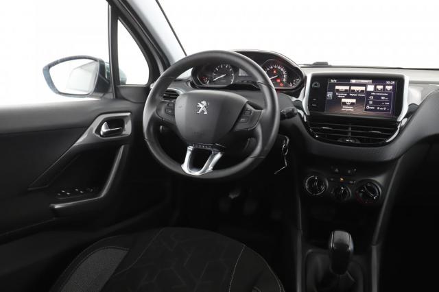 Peugeot 2008 image 2