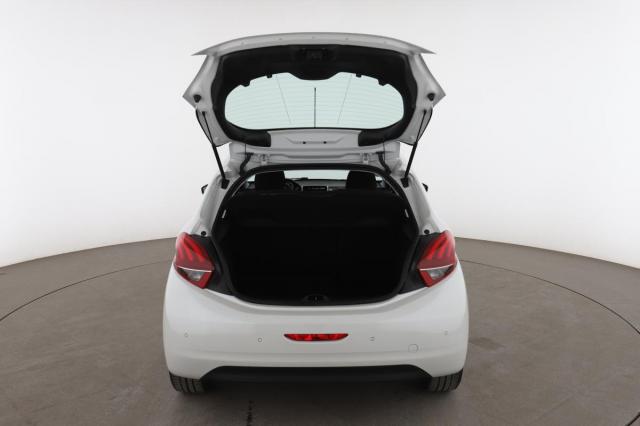 Peugeot 208 image 2