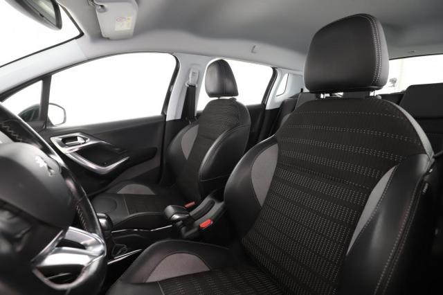 Peugeot 2008 image 8