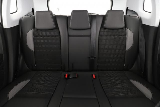 Peugeot 2008 image 1