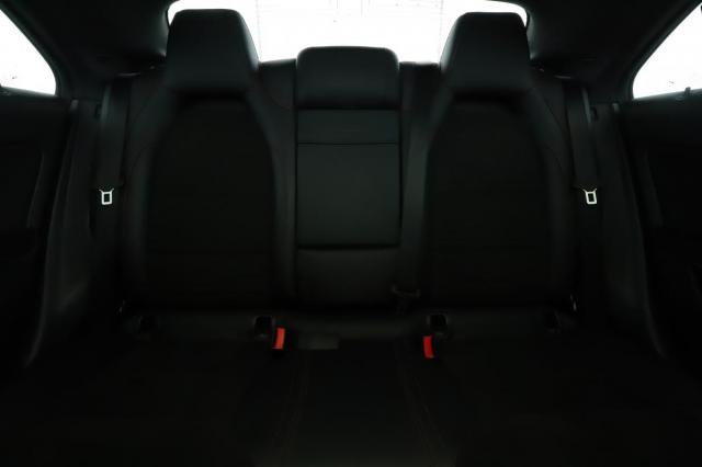 Mercedes Benz Cla image 5
