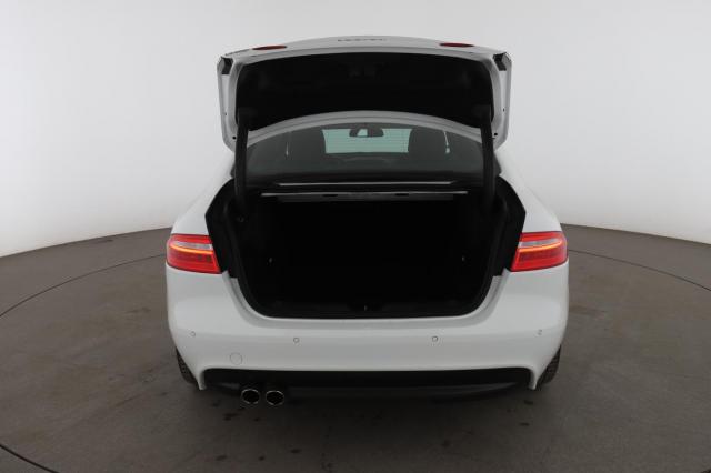 Jaguar Xe image 6