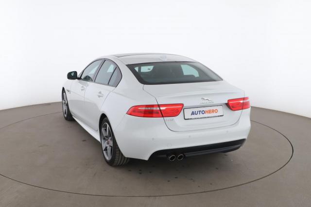 Jaguar Xe image 2