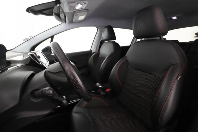 Peugeot 2008 image 8