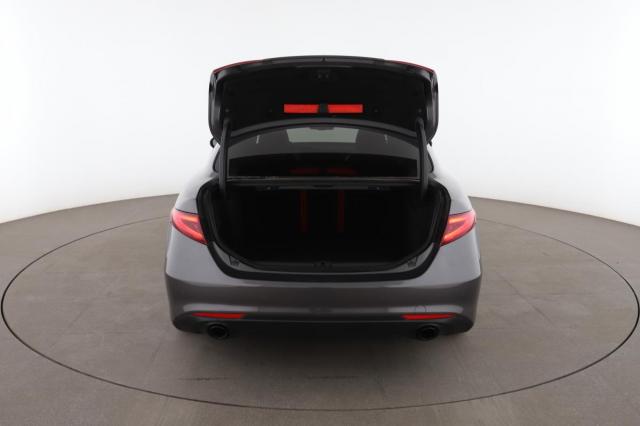 Alfa Romeo Giulia image 5