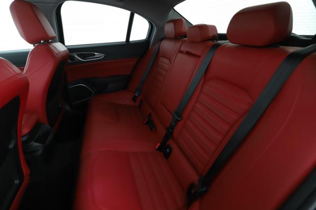 Alfa Romeo Giulia image 7
