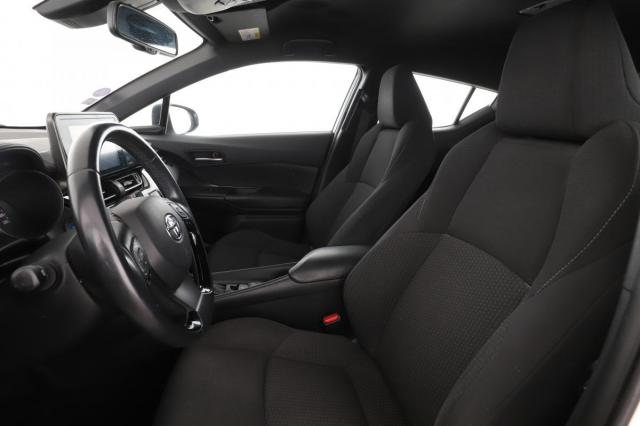 Toyota C-Hr image 6