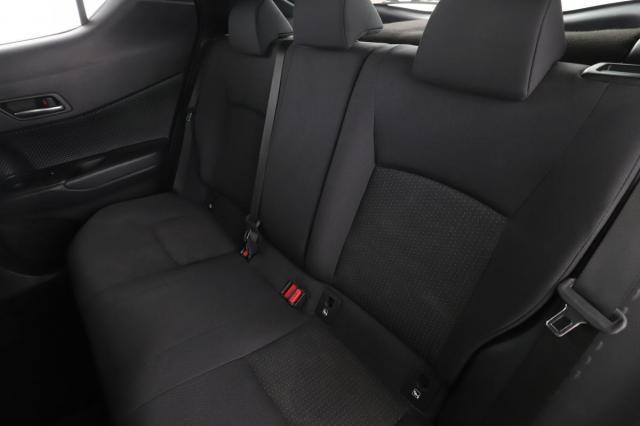 Toyota C-Hr image 8
