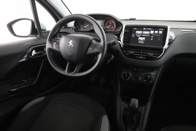 Peugeot 208 image 1