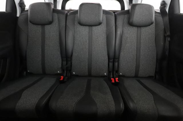 Peugeot 5008 image 1
