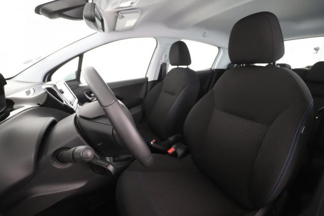 Peugeot 208 image 2