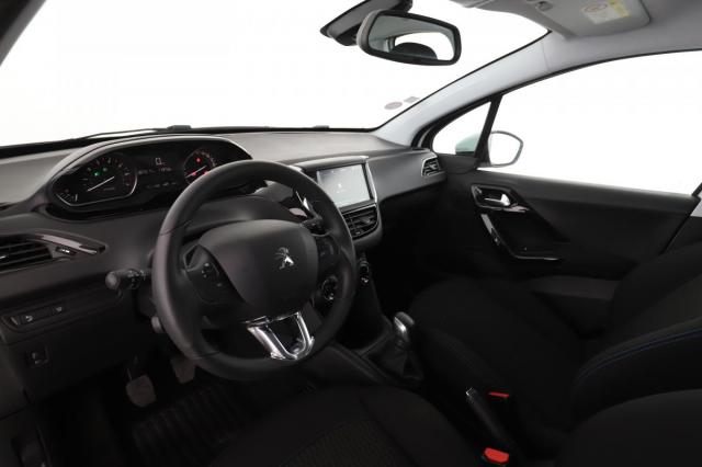 Peugeot 208 image 8