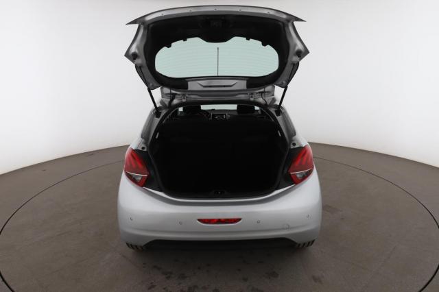 Peugeot 208 image 2